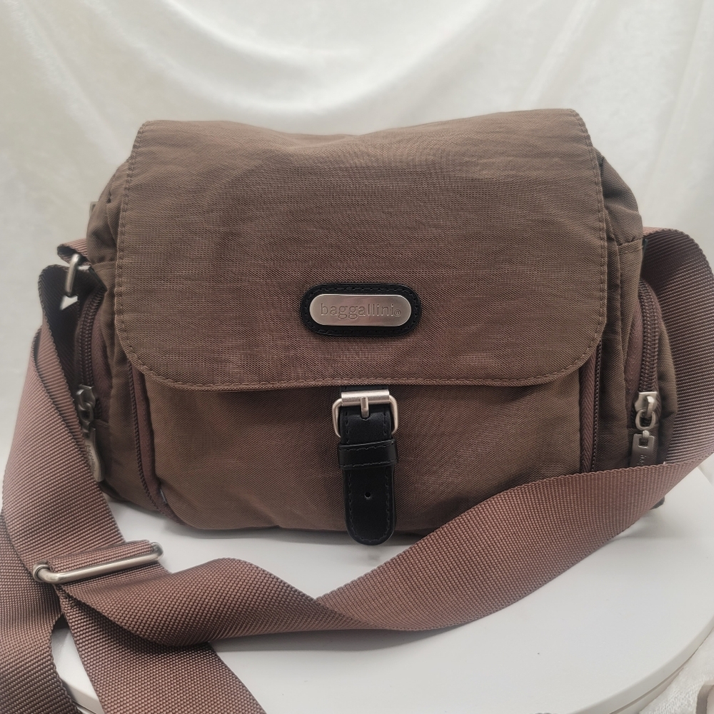 Baggallini Cross Body Shoulder Bag Organizer Purse